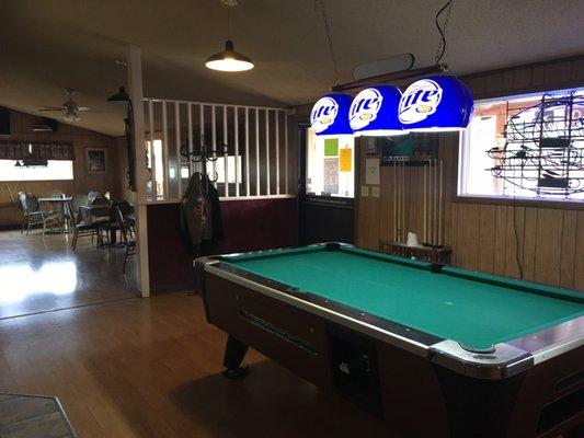 Bar pool table