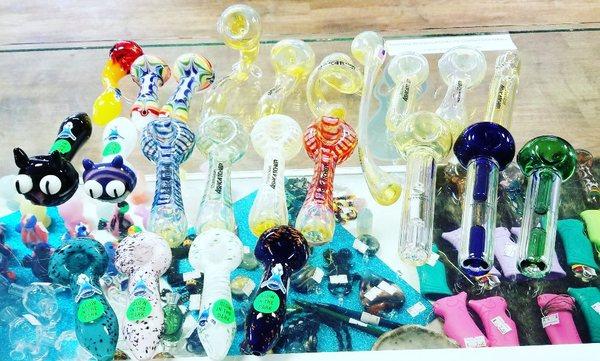 High quality Chameleon glass in stock. Lots of different styles of ash catchers, glow in the dark pipes and many others!