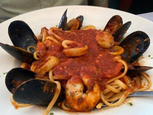 Linguine di Mare Fra Diavolo