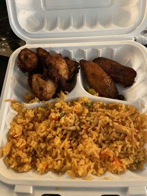 Arroz con pollo, chicken chicharrones and amarillitos (maduros).