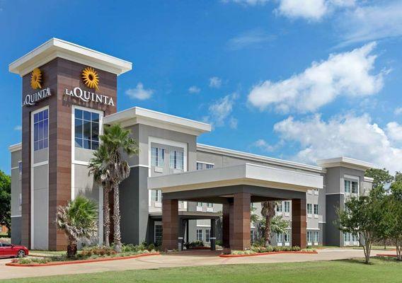 La Quinta Inn & Suites by Wyndham Jacksonville TX