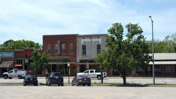 The view of the Texas King Hotel from the town square.