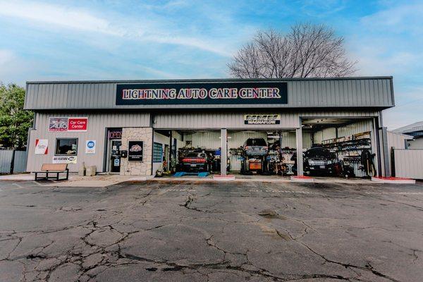 We are here for your air conditioning, oil change, battery, and all other vehicle maintenance needs!