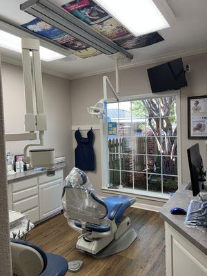 Treatment room with courtyard view