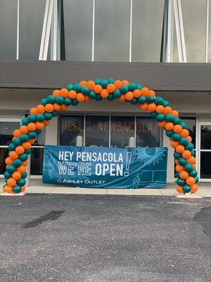 Large classic balloon arch.