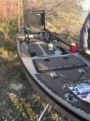 Great looking solid paddle boat.  Pictured here is at "Tailwaters Fly Fishing Co." grand re-opening/move in Dallas, TX.