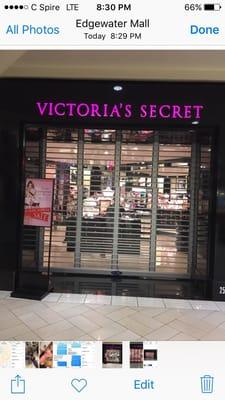 I was going to vs, to get a strapless bra.the sign says it closes at 9, it was 829. Asked to get in they would not let me.