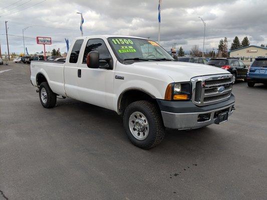 2006 Ford F-250 Super Duty XL 4dr SuperCab 4WD LB w/6.0L Turbo Diesel V8 and 6 sp-Manual - Stock #016 - $11,500