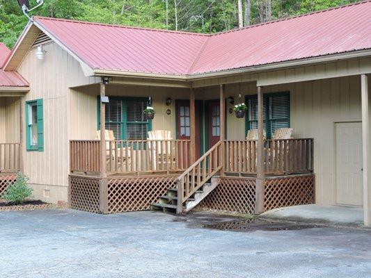 Building 2 containing 2 rooms with 2 Queen Beds