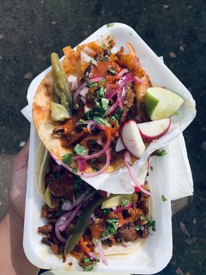 Quesabirria taco, taco de Al pastor