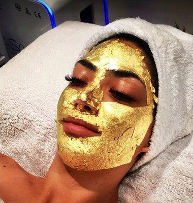 24k gold with deep cleansing facial to brighten and tighten the skin for a big day