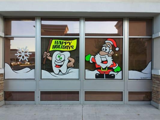 Holiday window painting by John King, Los Angeles CA. www.lawindowsplashes.com