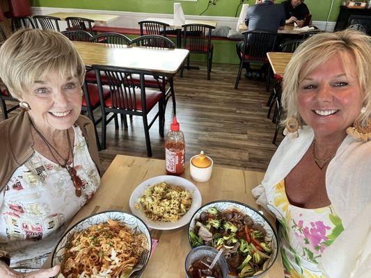 All smiles here with Padi Thai, Beef and Brocolli, pineapple stir fry delicious!