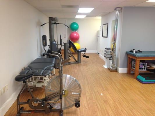 Complete gym equipment available for all rehab needs.