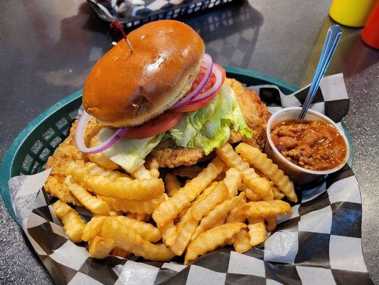 Tenderloin with fries and chili