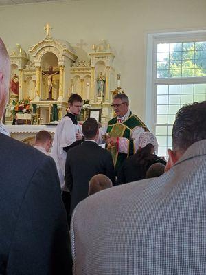 Bishop Pivarunas distributing Holy Communion