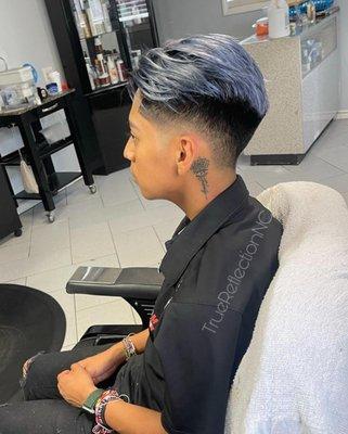 Silver color and tapper mid fade