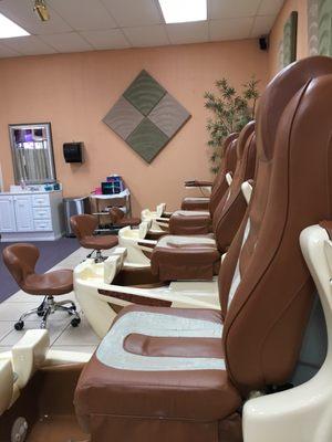 Best pedicure chairs, an actual built in stand to rest your leg on while they take excellent care of your whole foot