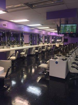 Clean salon with great customer service