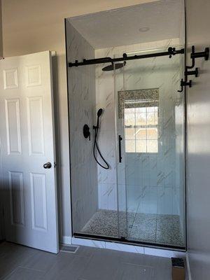 Savoy Tile Shower w/Sliding Door