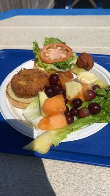 Crabcake sandwich with fruit instead of fries