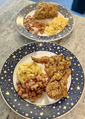 Tupelo & thyme fried chicken with cheese & mac and pinto beans