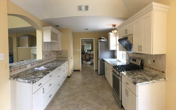 Cabinets-Vanilla White
 Countertops-Granite-Moonlight White