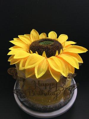 Sunflower Cake #bakedbygeneva