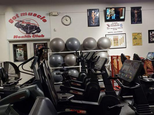 This area is the back of gym but then a whole other workout room behind those doors... That's Carl and Aisha's private training room/office.