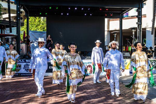 Arizona Folklorico Dance Co's Advanced & Master classes performing Yucatán at the St. Phillip's Plaza on Cinco de Mayo in Tucson, AZ