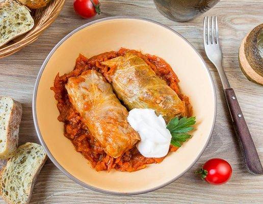 Cabbage Rolls with sour cream (Golubtsi) - 4 Rolls - 14/1 oz, 400/30 g
Cabbage leaves stuffed with a mixture of ground meat, rice, carrots