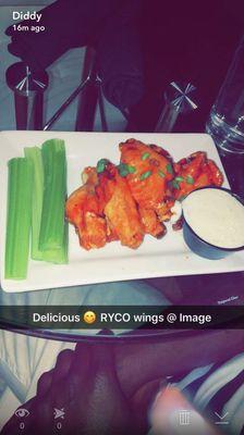 Upscale, delicious food, great service. Best wings in Richmond. Will definitely be back for more.