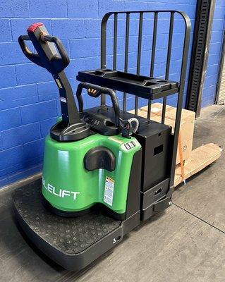 Rider pallet Jacks