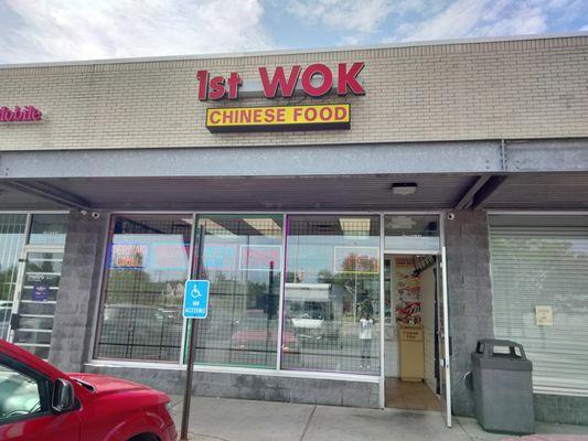 @kingthohsandair go see first wok Chinese restaurant let's eat