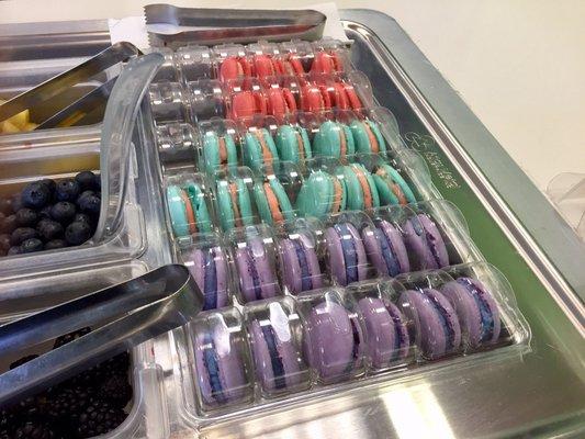 Macaroons for your froyo! Yes, yes, yes!!!