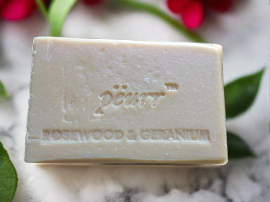 Pamper your skin with this ultra moisturizing goat milk soap. Ingredients: Saponified extra virgin olive oil, raw goat milk, essential oil