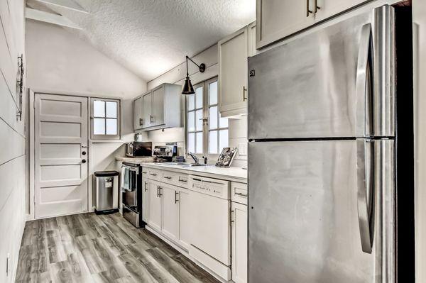 Full kitchen, custom cabinets, stainless appliances, new flooring.