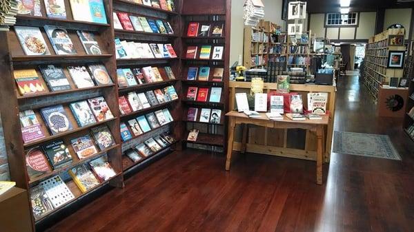 Welcome to Looking Glass Books. Located in the heart of downtown La Grande, Oregon!