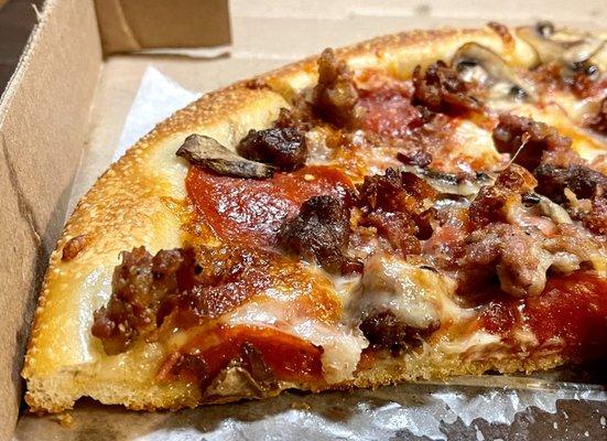 Masterpiece Pizza-pepperoni,mushrooms,bacon, hamburger,sausage;mostly soft bready crust w/light crisp on bottom,sweet sauce