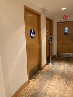 William sonoma restroom near exit employee door winter park fl 2:40 pm September 1 2023