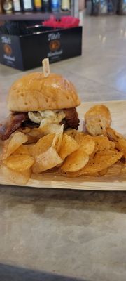 Buffalo Mac n cheese burger