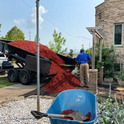 Joe Jr Landscapes Mulch Installation