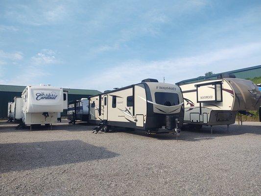 Pre-owned travel trailers and fifthwheels