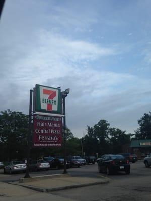 Franklin 7-Eleven - 20 West Central Street / Route 140, Franklin                Sign