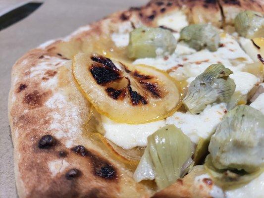 Lemon and artichoke Neapolitan pizza