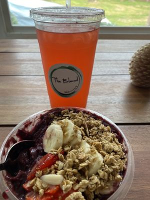 Dragonfruit refresher and açaí bowl.