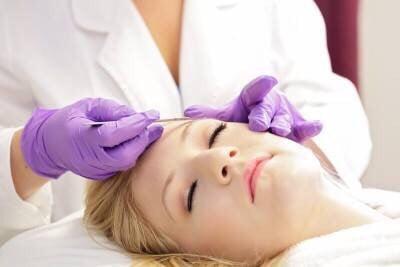 Dermaplaning anti aging facial