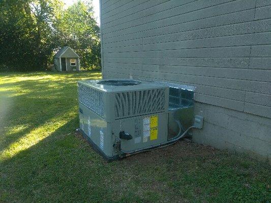 Nice looking American Standard gas package unit we installed this week.  Really clean install...