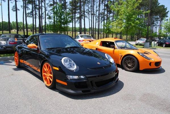 GT3 RS next to the Exige