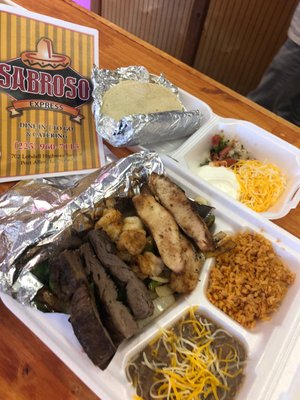 Sizzlin' Sabroso Combo Fajitas !